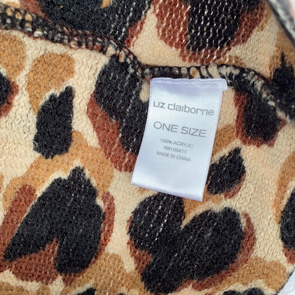 Liz Claiborne leopard print wrap scarf - Picture 3 of 6